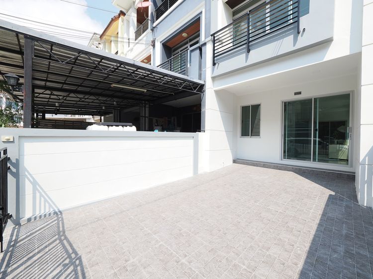 มีบางส่วน ขายทาวน์โฮม 3 ชั้น บ้านกลางเมือง พระราม 9 - รามคำแหง 21.1 ตรว. 3นอน 3น้ำ ขาย 3.48ล้าน รูปที่ 2