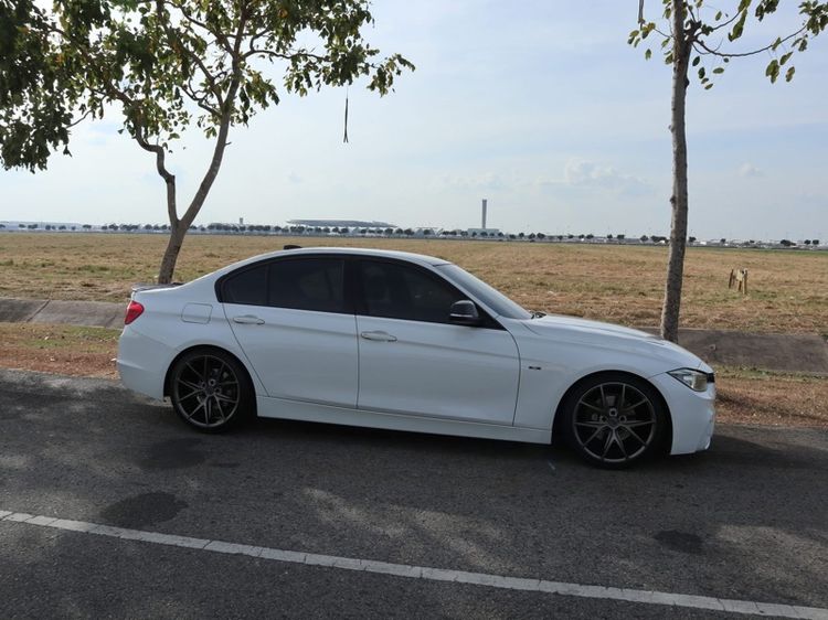 รถ BMW Series 3 320d สี ขาว