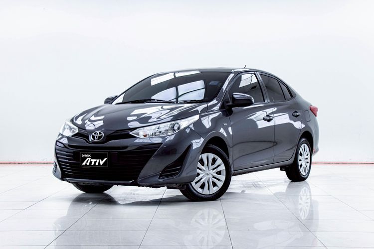 รถ Toyota Yaris ATIV 1.2 J สี เทา