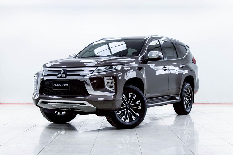 รถ Mitsubishi Pajero Sport 2.4 GT สี น้ำตาล