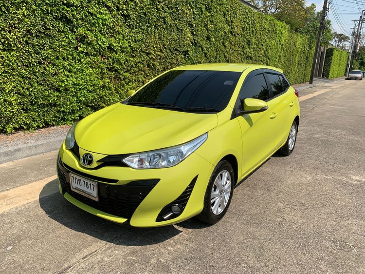 รถ Toyota Yaris 1.2 E สี เขียว