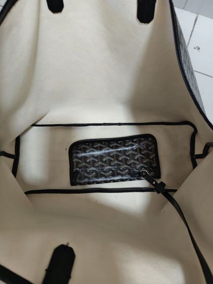 กระเป๋า tote สภาพสวย ลายคมชัดเงางามสะพายแล้วดูแพงมาก รูปที่ 9