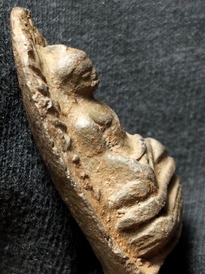 พระรอดลำพูนเนื้อเขียวแกร่งจัดครับ รูปที่ 9