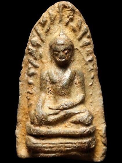 พระรอดลำพูนเนื้อเขียวแกร่งจัดครับ