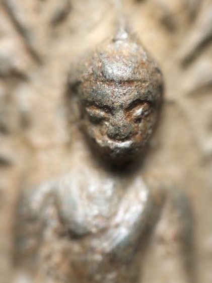 พระรอดลำพูนเนื้อเขียวแกร่งจัดครับ รูปที่ 10