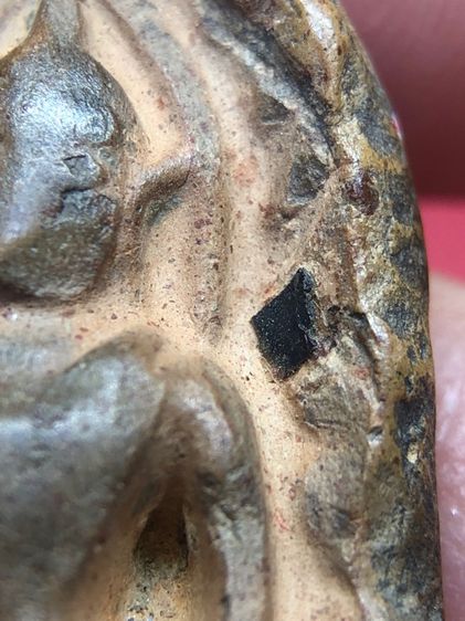 พระซุ้มกอพิมพ์ใหญ่สภาพผ่านการถัดลวดใช้ลงรักเก่า รูปที่ 8