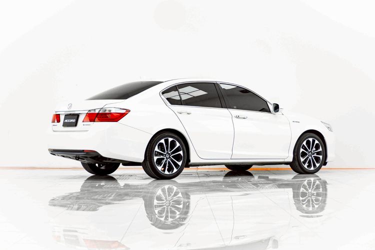 Honda Accord 2015 2.0 Hybrid Tech Sedan ไฮบริด ไม่ติดแก๊ส เกียร์อัตโนมัติ ขาว รูปที่ 4