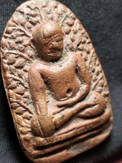 พระเปิดลำพูนเนื้อแดงครับ รูปที่ 6