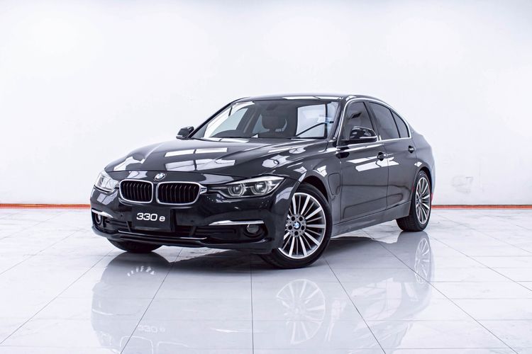 รถ BMW Series 3 330e สี ดำ