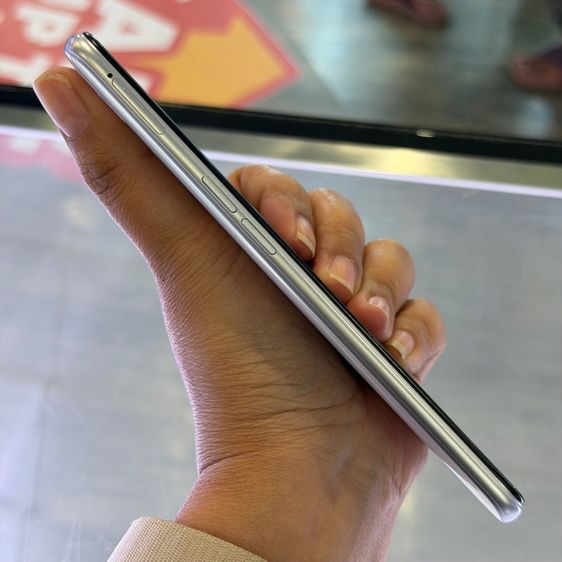 Realme XT สีขาว เครื่องศูนย์ สภาพสวย จอ6.4นิ้ว แรม8รอม128 Snap712 กล้อง64ล้าน(4ตัว)😊😊 รูปที่ 3