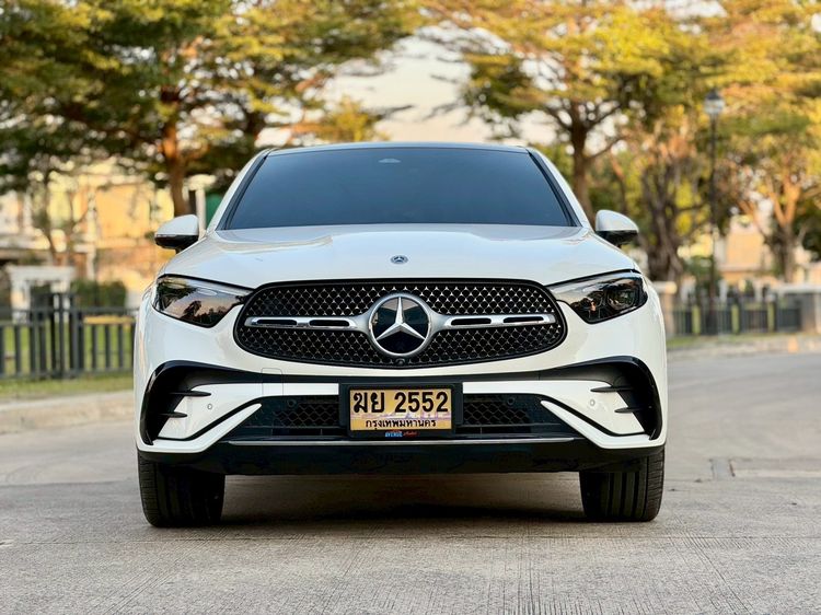 Mercedes-Benz GLC-Class 2025 GLC350e Utility-car ปลั๊กอินไฮบริด (PHEV) ไม่ติดแก๊ส เกียร์อัตโนมัติ ขาว รูปที่ 2