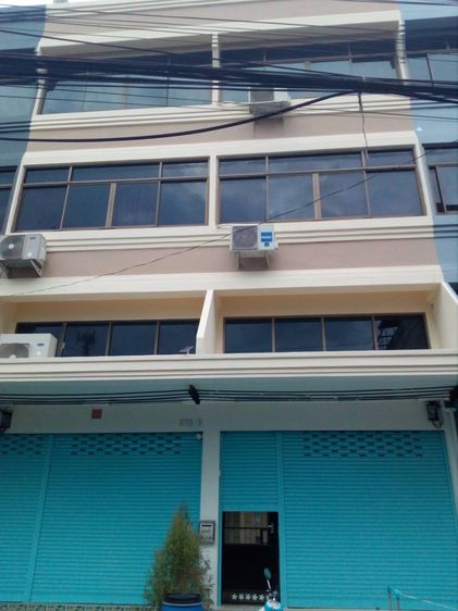 ขายอาคารพาณิช 3 ชั้นครี่ง มีดาดฟ้า 2 คูหา 40 ตร.ว ซอยลาดพร้าว132ตรงข้าม รพ.เวชธานี เข้าซอยนิดเดียว  ราคา 13.5 ล้านบาท สนใจโทร 095-5058584 m