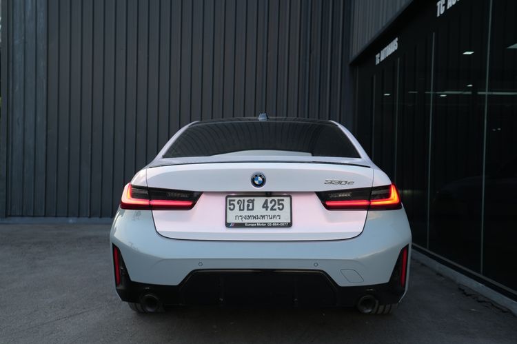 BMW Series 3 2023 330e Sedan ปลั๊กอินไฮบริด (PHEV) ไม่ติดแก๊ส เกียร์อัตโนมัติ เทา รูปที่ 3