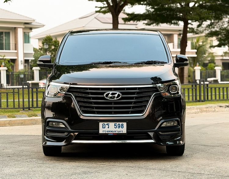 Hyundai H-1  2023 2.5 Elite Van ดีเซล ไม่ติดแก๊ส เกียร์อัตโนมัติ น้ำตาล รูปที่ 2