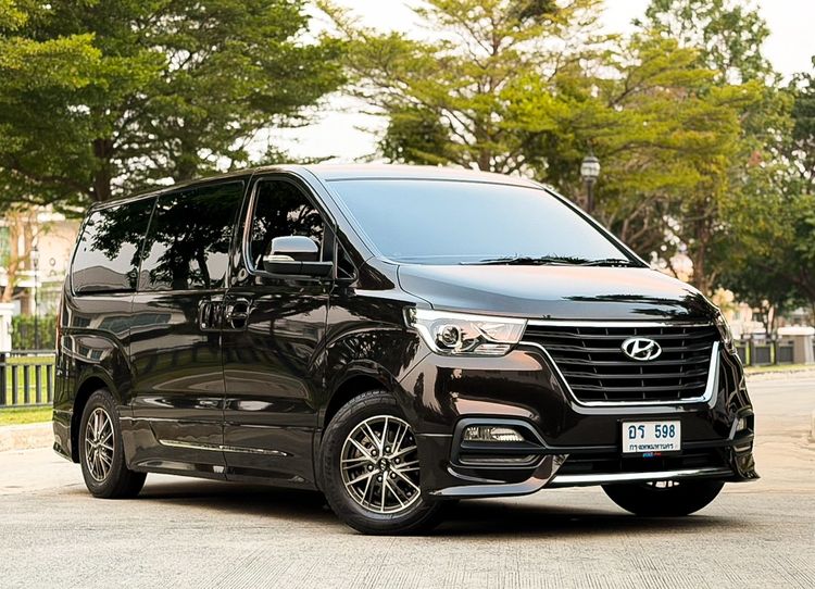 Hyundai H-1  2023 2.5 Elite Van ดีเซล ไม่ติดแก๊ส เกียร์อัตโนมัติ น้ำตาล รูปที่ 3