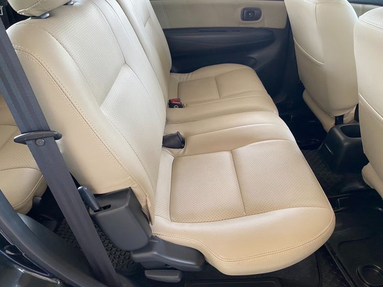 รถ Toyota Avanza 1.5 S สี ดำ