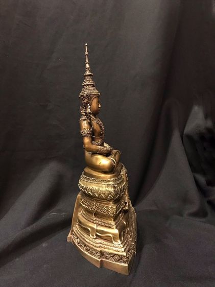 พระพุทธรูป พระแก้วมรกต 5" นิ้ว (2ถอด) สมโภชกรุงรัตนโกสินทร์ 200 ปี วัดพระศรีรัตนศาสดาราม พ.ศ. 2525 รูปที่ 3