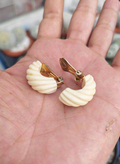 โลหะ ต่างหูหนีบวัสดุธรรมชาติแท้ งานเก่า งานนอก สวยๆครับ