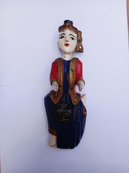 ตุ๊กตาไม้สักแกะลงสีเล่นเครื่องดนตรีไทยขนาดสูง11นิ้วต่อตัวขายยกชุด10ตัว รูปที่ 3