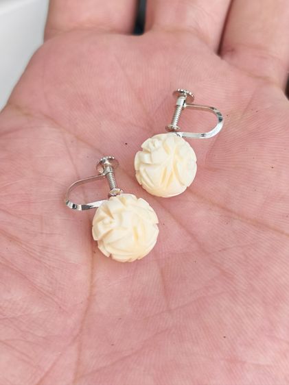 โลหะ ต่างหูหนีบวัสดุธรรมชาติแท้ งานเก่า งานนอก สวยมากครับ