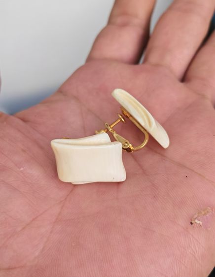 โลหะ ต่างหูหนีบวัสดุธรรมชาติแท้ งานเก่า งานนอก ราคาน่ารักครับ