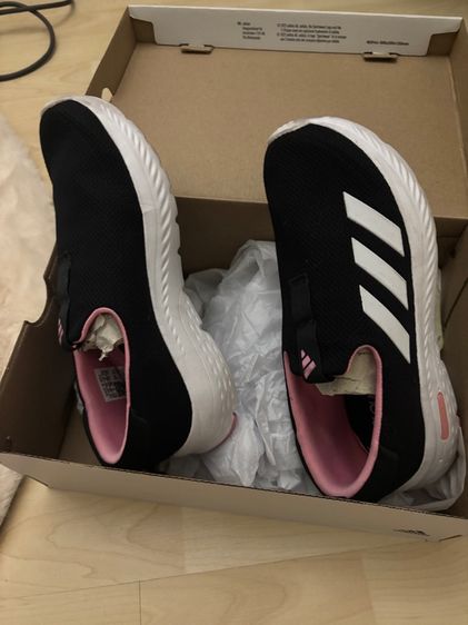 รองเท้า adidas รูปที่ 2