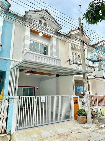 ทาวน์เฮ้าส์ นนทบุรี บ้านกล้วยไทรน้อย หมู่บ้านปิยวรารมย์ นัดชมเลย 081-440-5994