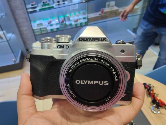 กล้อง DSLR กล้อง Olympus OM-D E-M10 Mark IV Kit 14-42 mm