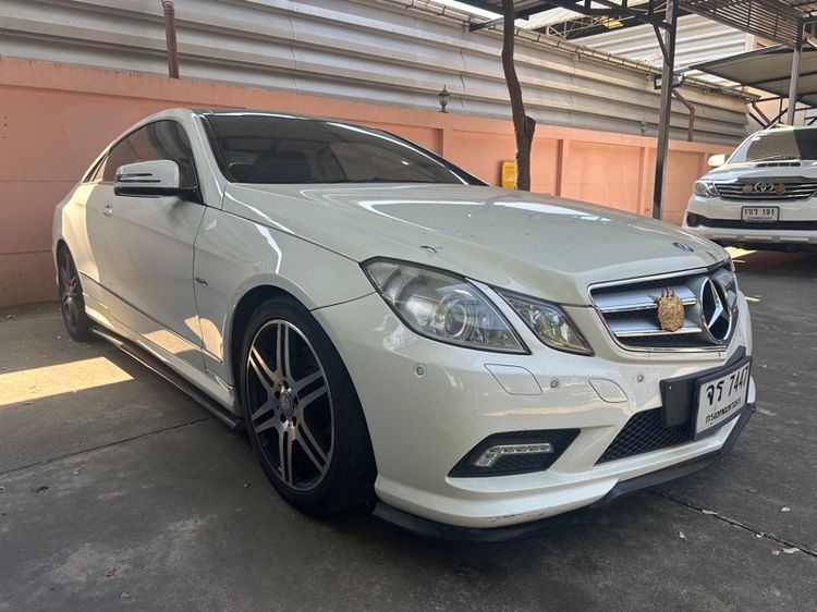 Mercedes-Benz E-Class 2012 E200 CGI Sedan เบนซิน เกียร์อัตโนมัติ ขาว รูปที่ 2