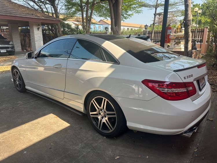 Mercedes-Benz E-Class 2012 E200 CGI Sedan เบนซิน เกียร์อัตโนมัติ ขาว รูปที่ 4