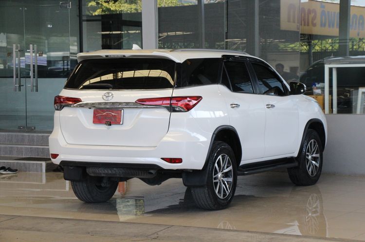 Toyota Fortuner 2017 2.4 V Utility-car ดีเซล ไม่ติดแก๊ส เกียร์อัตโนมัติ ขาว รูปที่ 2