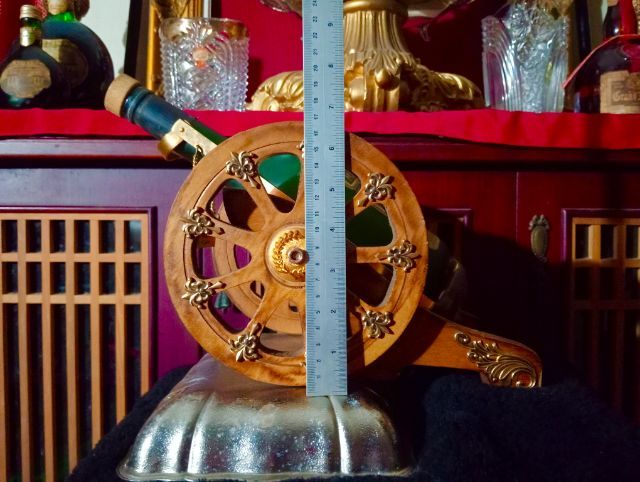 ปืนใหญ่พร้อมขวดเหล้าเก่าโบราณวุงามสภาพเยี่ยม รูปที่ 9