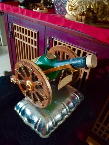 ปืนใหญ่พร้อมขวดเหล้าเก่าโบราณวุงามสภาพเยี่ยม รูปที่ 13