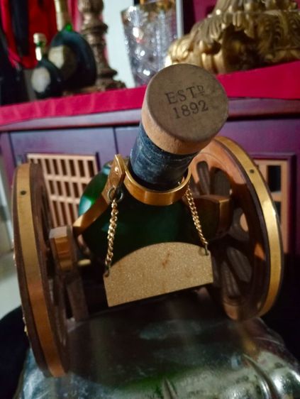 ปืนใหญ่พร้อมขวดเหล้าเก่าโบราณวุงามสภาพเยี่ยม รูปที่ 8