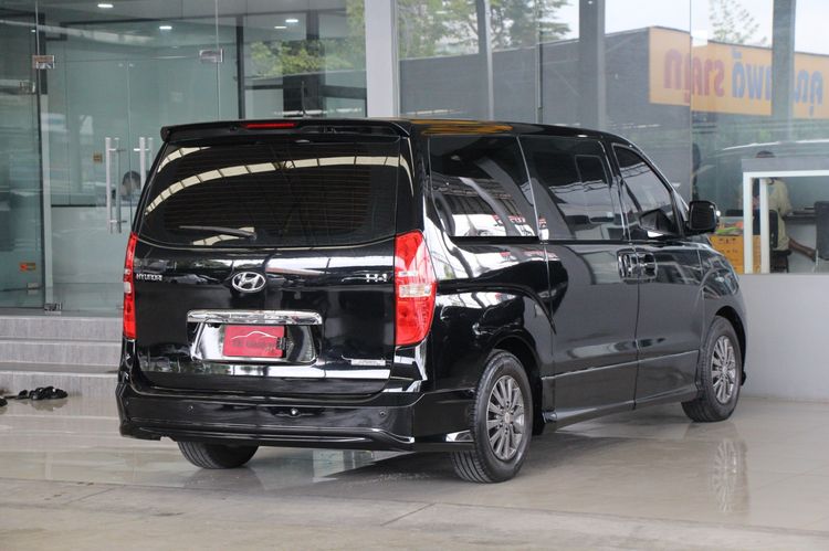 Hyundai H-1 2018 2.5 Deluxe Utility-car ดีเซล ไม่ติดแก๊ส เกียร์อัตโนมัติ ดำ รูปที่ 2