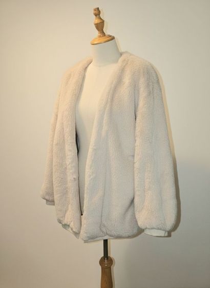 เสื้อกันหนาวขนเฟอร์หนานุ่ม ทรงคลุม สีครีม 