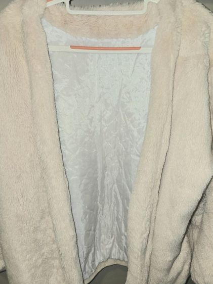 เสื้อกันหนาวขนเฟอร์หนานุ่ม ทรงคลุม สีครีม  รูปที่ 3