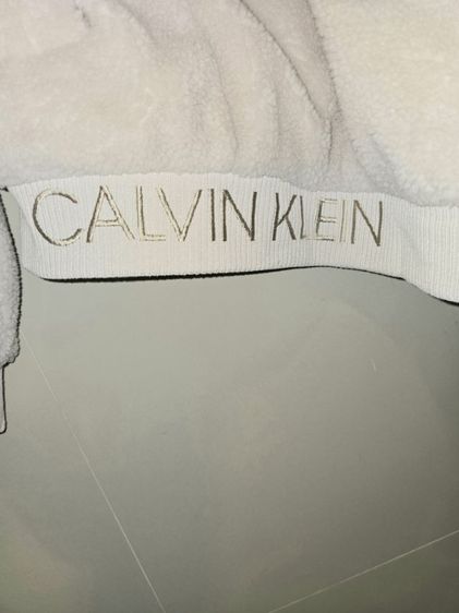 เสื้อกันหนาว มีฮู๊ด แบรนด์ Calvin Klein (ของแท้) สีเทาอ่อน รูปที่ 6