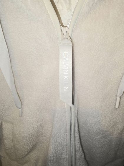 เสื้อกันหนาว มีฮู๊ด แบรนด์ Calvin Klein (ของแท้) สีเทาอ่อน รูปที่ 3