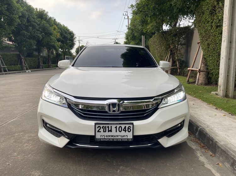 รถ Honda Accord 2.0 Hybrid Tech สี ขาว