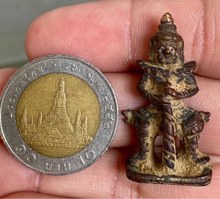 ท้าวเวสสุวรรณ รุ่นเทพสถิตย์ ปี 2544 เนื้อสัมฤทธิ์หล่อดินไทยตอก4โค๊ต (เกศทอง) วัดสุทัศน์ กทม. (หลวงปู่หมุน ปลุกเสก)  รูปที่ 9