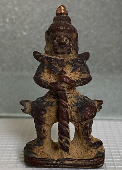 ท้าวเวสสุวรรณ รุ่นเทพสถิตย์ ปี 2544 เนื้อสัมฤทธิ์หล่อดินไทยตอก4โค๊ต (เกศทอง) วัดสุทัศน์ กทม. (หลวงปู่หมุน ปลุกเสก) 