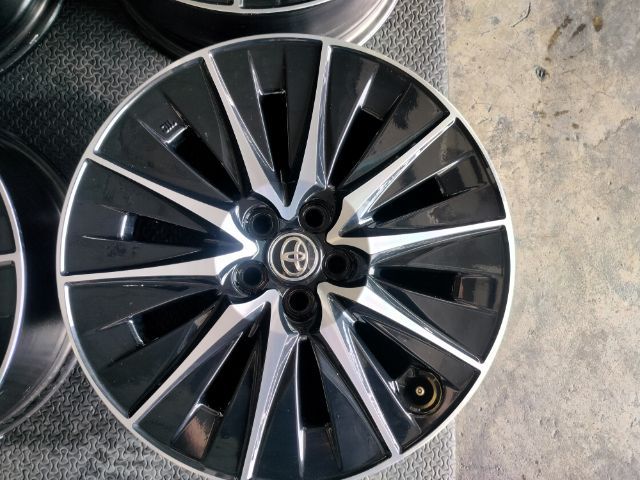 ล้อแม็กโตโยต้ายาริส 17 5รู100 รูปที่ 4