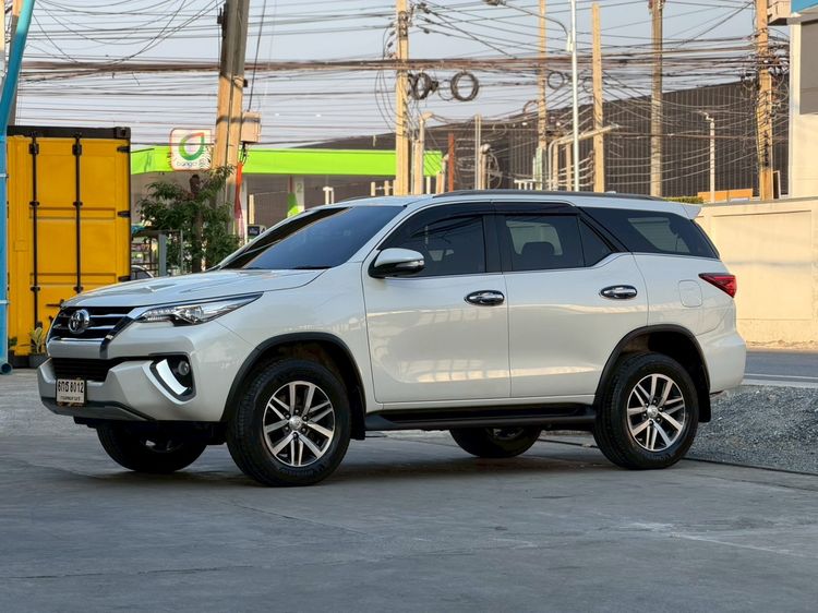 Toyota Fortuner 2016 2.8 V Utility-car ดีเซล ไม่ติดแก๊ส เกียร์อัตโนมัติ ขาว