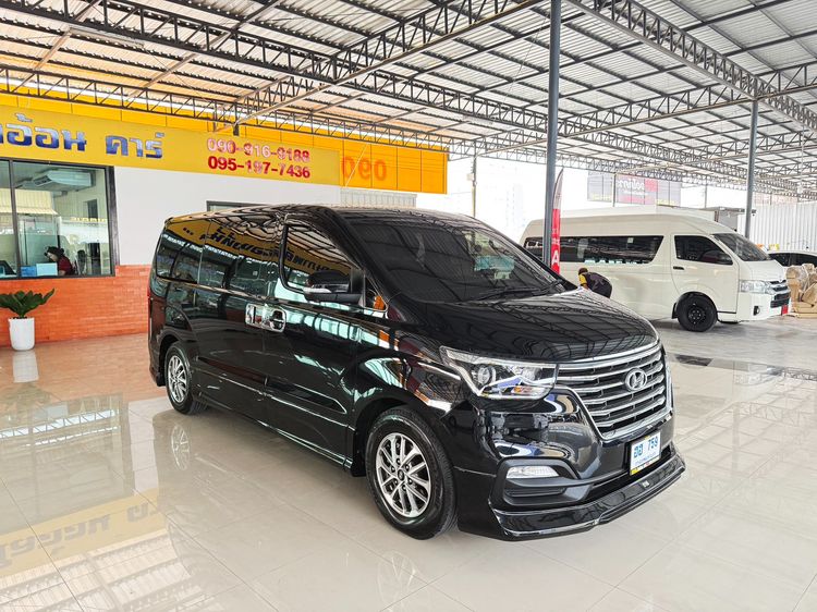 Hyundai H-1  2019 2.5 Deluxe Van ดีเซล ไม่ติดแก๊ส เกียร์อัตโนมัติ ดำ รูปที่ 3