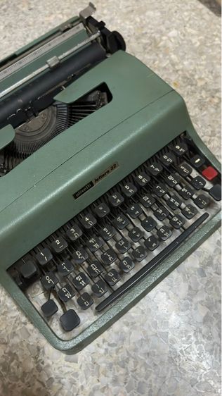 เครื่องพิมพ์ดีดไทย Olivetti Lettera 32 วินเทจ รูปที่ 2