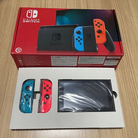 เครื่องเกมส์นินเทนโด เชื่อมต่อไร้สายได้ Nintendo Switch V2 แบตอึด กล่องแดง สภาพดี อุปกรณ์ครบ พร้อมเล่น