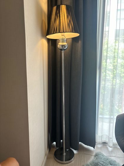 โคมไฟตั้งพื้น