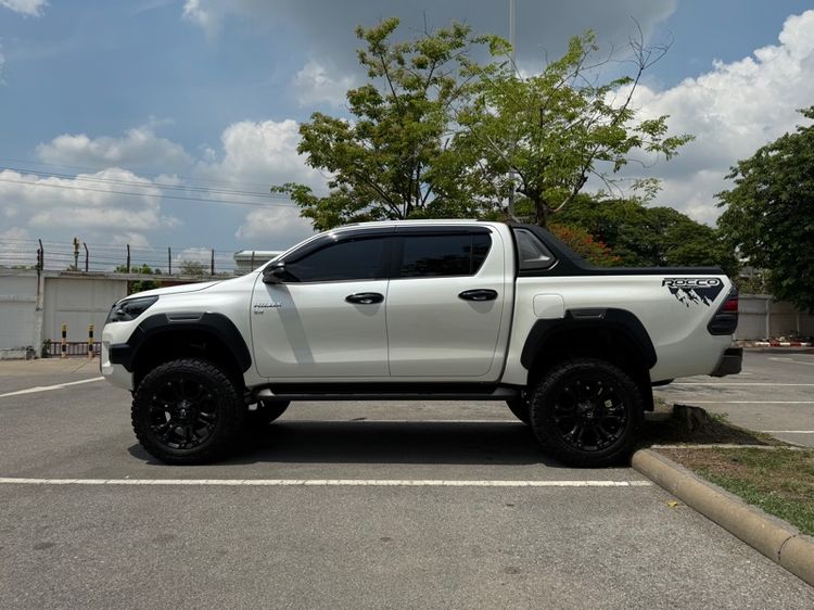 รถ Toyota Hilux Revo Double Cab 4x4 2.8 Rocco สี ขาว
