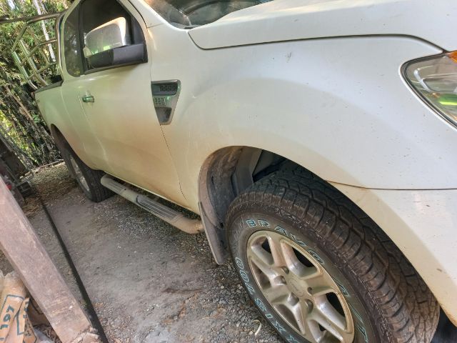 รถ Ford Ranger 2.2 Hi-Rider XLT สี ขาว
